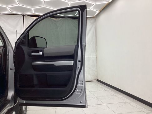 Used 2015 Toyota Tundra Limited w/ Limited Premium Package image 19