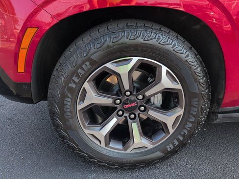 Certified 2025 GMC Yukon AT4 Ultimate AWD/4WD image 11