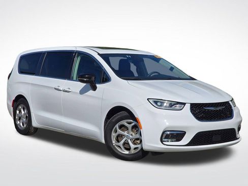 Used 2024 Chrysler Pacifica Limited FWD image 14