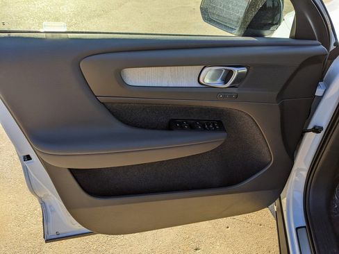 Certified 2026 Volvo XC40 B5 Plus w/ Protection Package Premier image 9