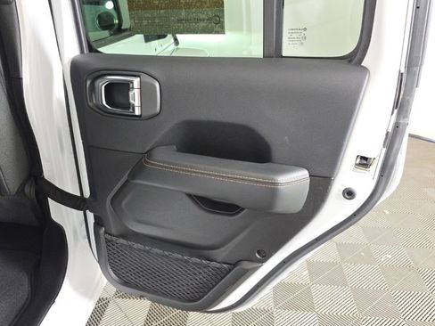 Used 2025 Jeep Wrangler Unlimited Sahara w/ Safety Group AWD/4WD image 37
