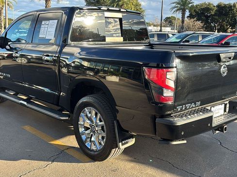 Used 2020 Nissan Titan SL w/ Moonroof Package image 5