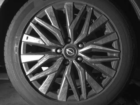 Used 2025 Nissan Altima 2.5 SV image 15