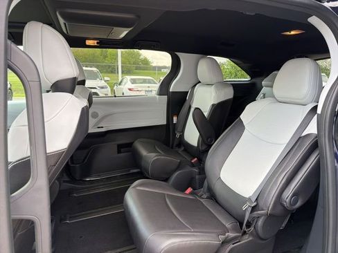 Used 2025 Toyota Sienna XSE w/ XSE Plus Package AWD/4WD image 10