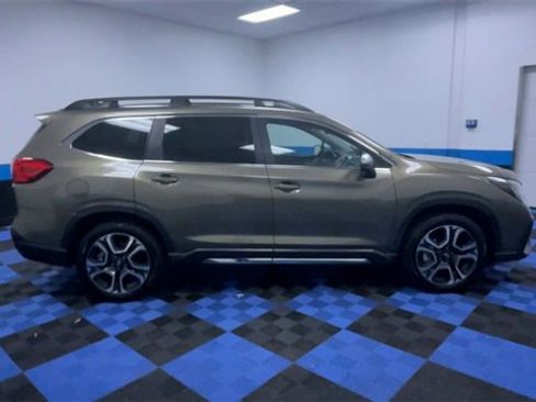 Used 2023 Subaru Ascent Limited w/ Technology Package image 9