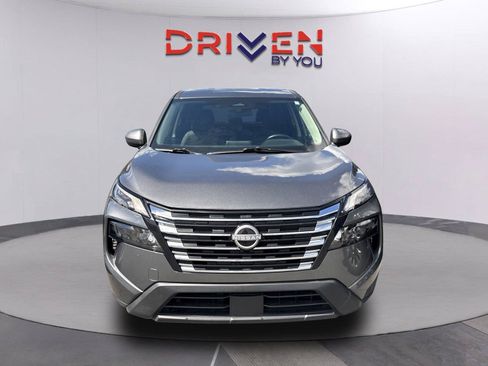 Used 2025 Nissan Rogue SV FWD image 9