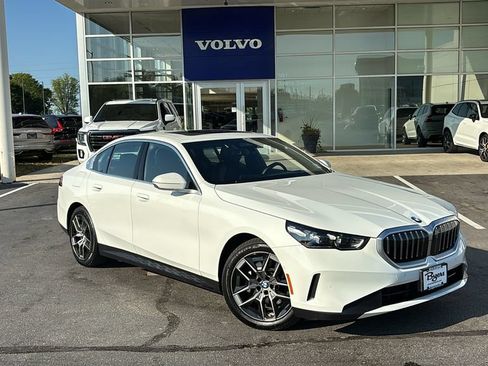 Used 2026 BMW 530i xDrive AWD/4WD image 2