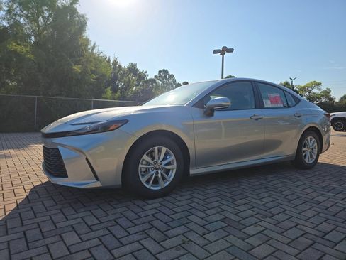 Used 2026 Toyota Camry LE FWD image 3
