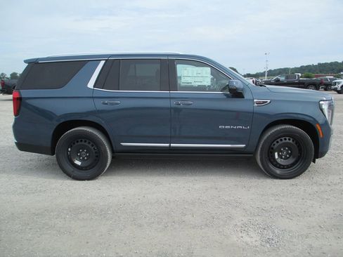 New 2026 GMC Yukon Denali w/ Denali Reserve Package AWD/4WD image 3