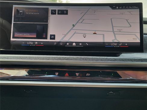 Used 2025 BMW 760i xDrive w/ Executive Package image 9