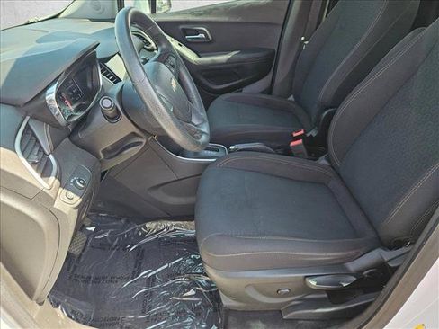 Used 2019 Chevrolet Trax LS w/ LPO, Protection Package FWD image 15