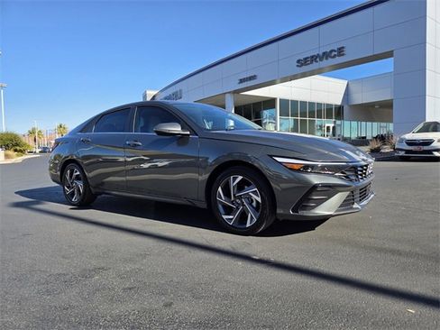 Used 2025 Hyundai Elantra Limited image 2