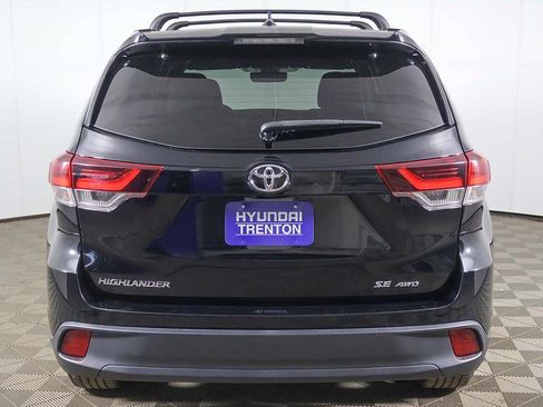 Used 2019 Toyota Highlander SE AWD/4WD image 14