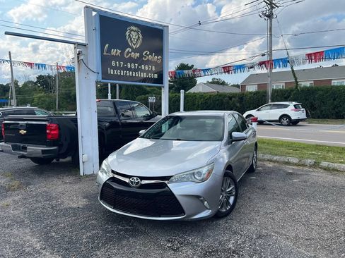 Used 2015 Toyota Camry SE FWD image 1