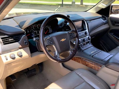Used 2020 Chevrolet Suburban Premier AWD/4WD image 17