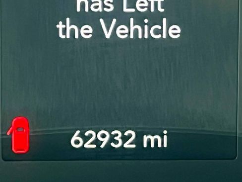 Certified 2021 Chrysler Voyager Lxi image 24