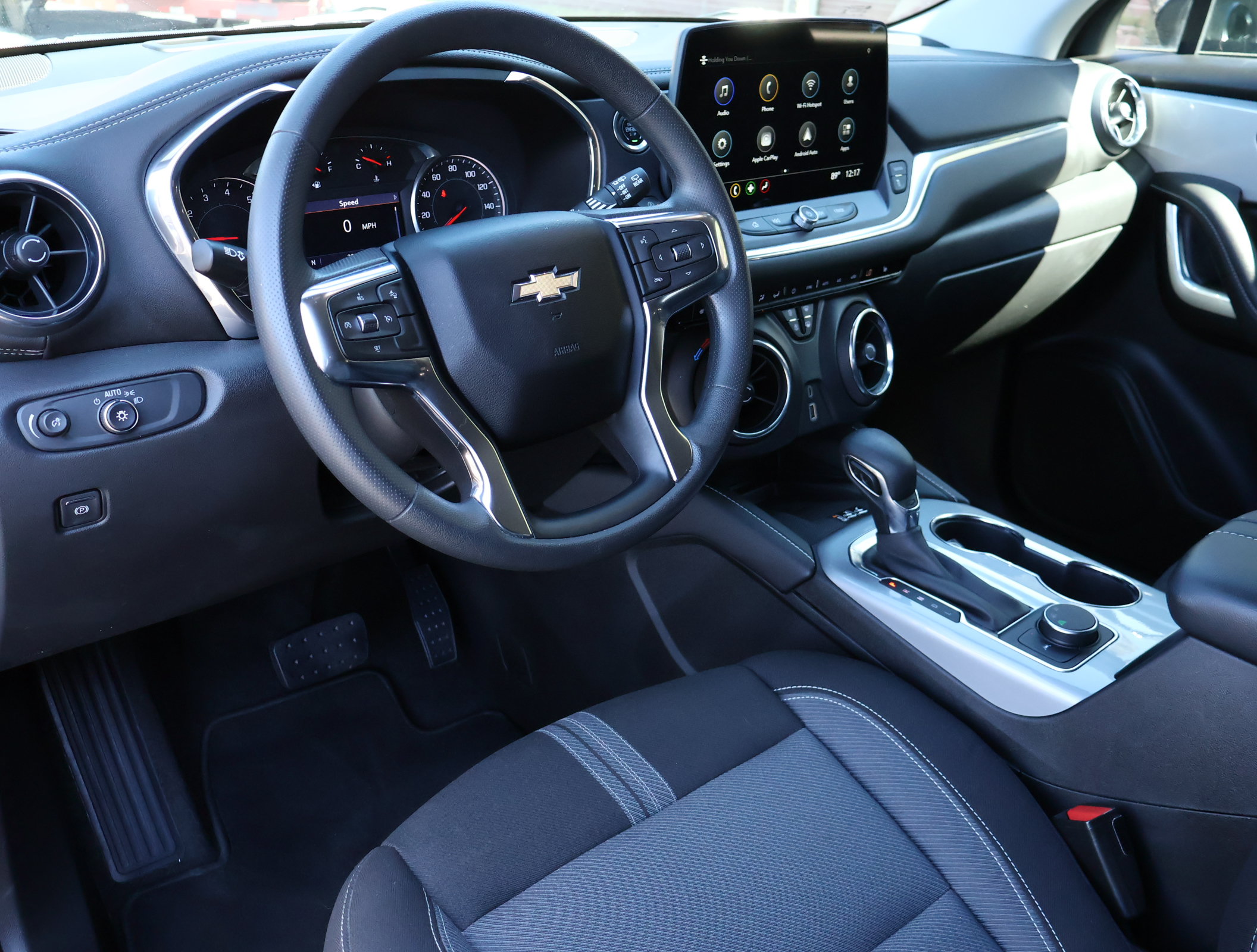 Used 2024 Chevrolet Blazer LT w/ Convenience Package FWD image 3