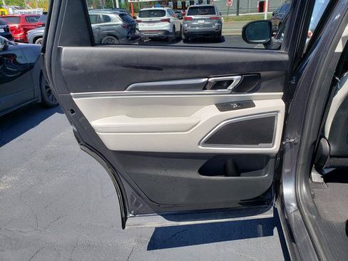 Used 2020 Kia Telluride S w/ S 8 Passenger Seating Package AWD/4WD image 14