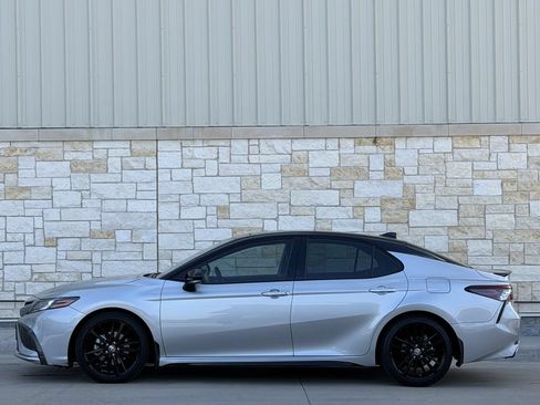 Used 2021 Toyota Camry XSE w/ Navigation Package FWD image 3