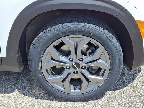 Used 2024 Kia Seltos S AWD/4WD image 8