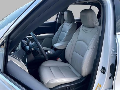 Used 2022 Cadillac XT4 Premium Luxury w/ Enhanced Visibility Package FWD image 8