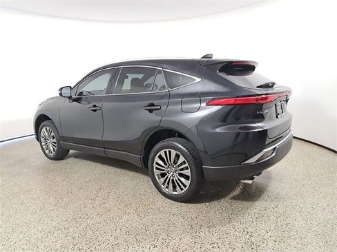 Used 2023 Toyota Venza Limited image 7