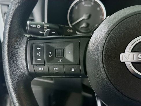 Used 2023 Nissan Rogue SV FWD image 25