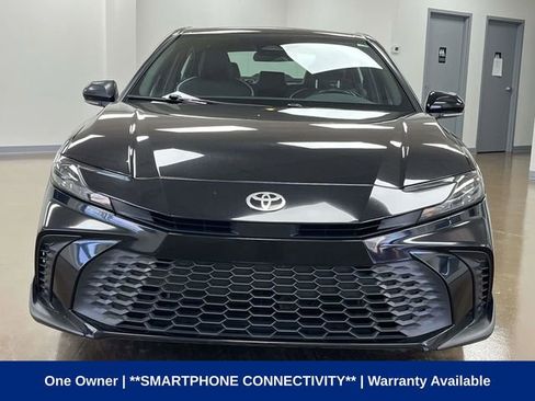 Used 2025 Toyota Camry SE image 2