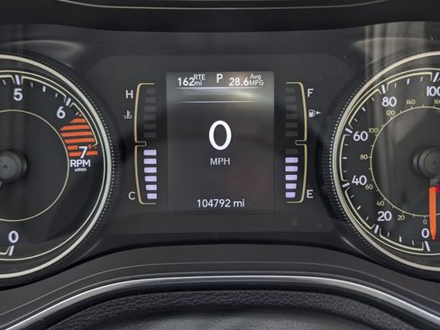 Used 2020 Jeep Cherokee Latitude Plus image 12