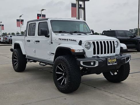 Used 2023 Jeep Gladiator Sport AWD/4WD image 3