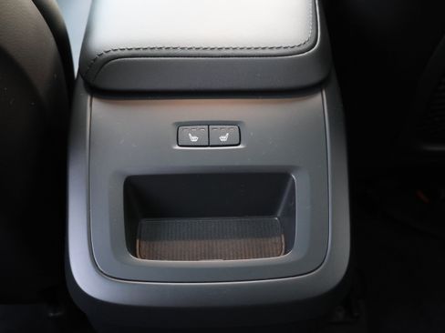 Used 2025 Volvo XC60 B5 Core AWD/4WD image 18