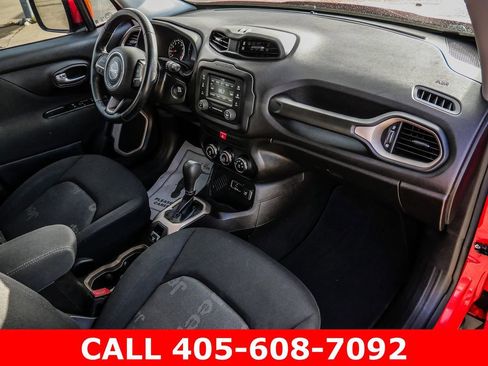 Used 2017 Jeep Renegade Latitude FWD image 13