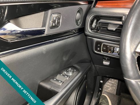 Used 2023 Lincoln Nautilus Reserve w/ Luxury Package image 7