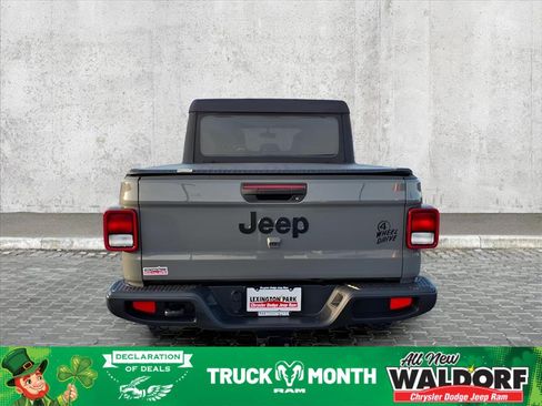 Used 2022 Jeep Gladiator Willys image 3