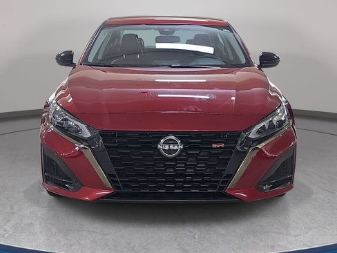 Used 2023 Nissan Altima 2.5 SR FWD image 3