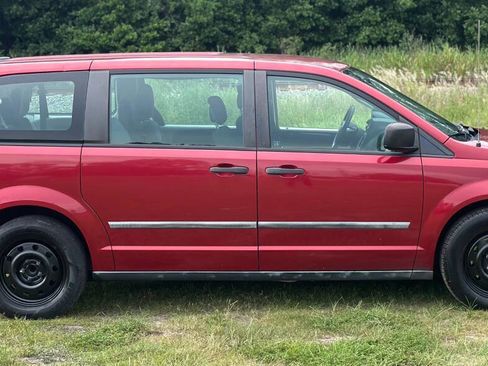 Used 2015 Dodge Grand Caravan American Value Package w/ UConnect Hands-Free Group image 7