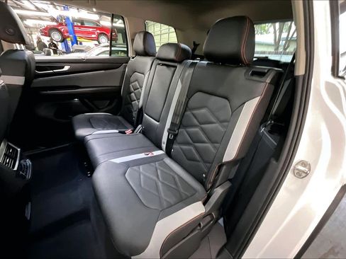 New 2026 Volkswagen Atlas Peak Edition image 13