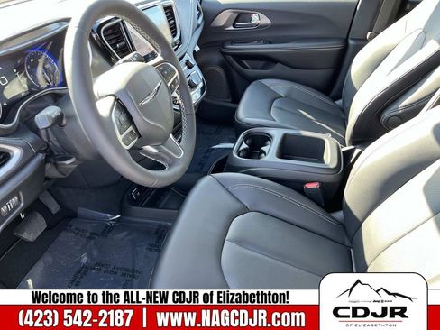 New 2026 Chrysler Pacifica Select image 20