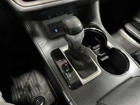 Used 2017 Toyota Highlander LE image 24