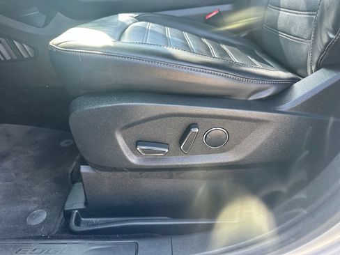 Used 2017 Ford Edge SEL w/ Equipment Group 201A AWD/4WD image 16