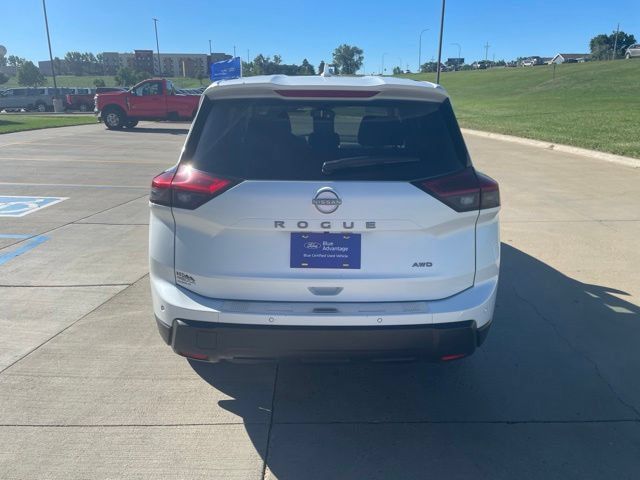 Used 2025 Nissan Rogue SV AWD/4WD image 5