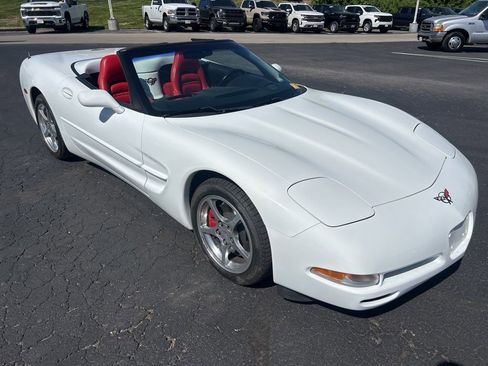 Used 2000 Chevrolet Corvette Convertible w/ Memory Pkg RWD image 3