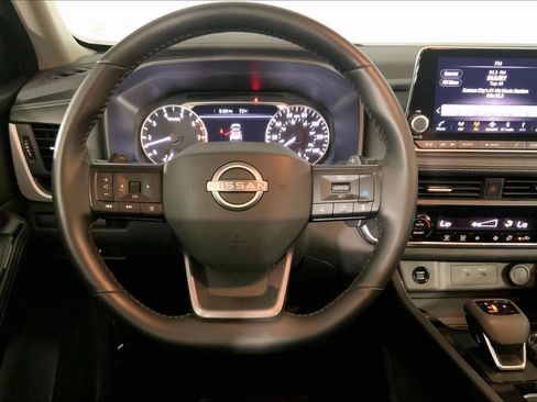 Used 2025 Nissan Rogue SV AWD/4WD image 6