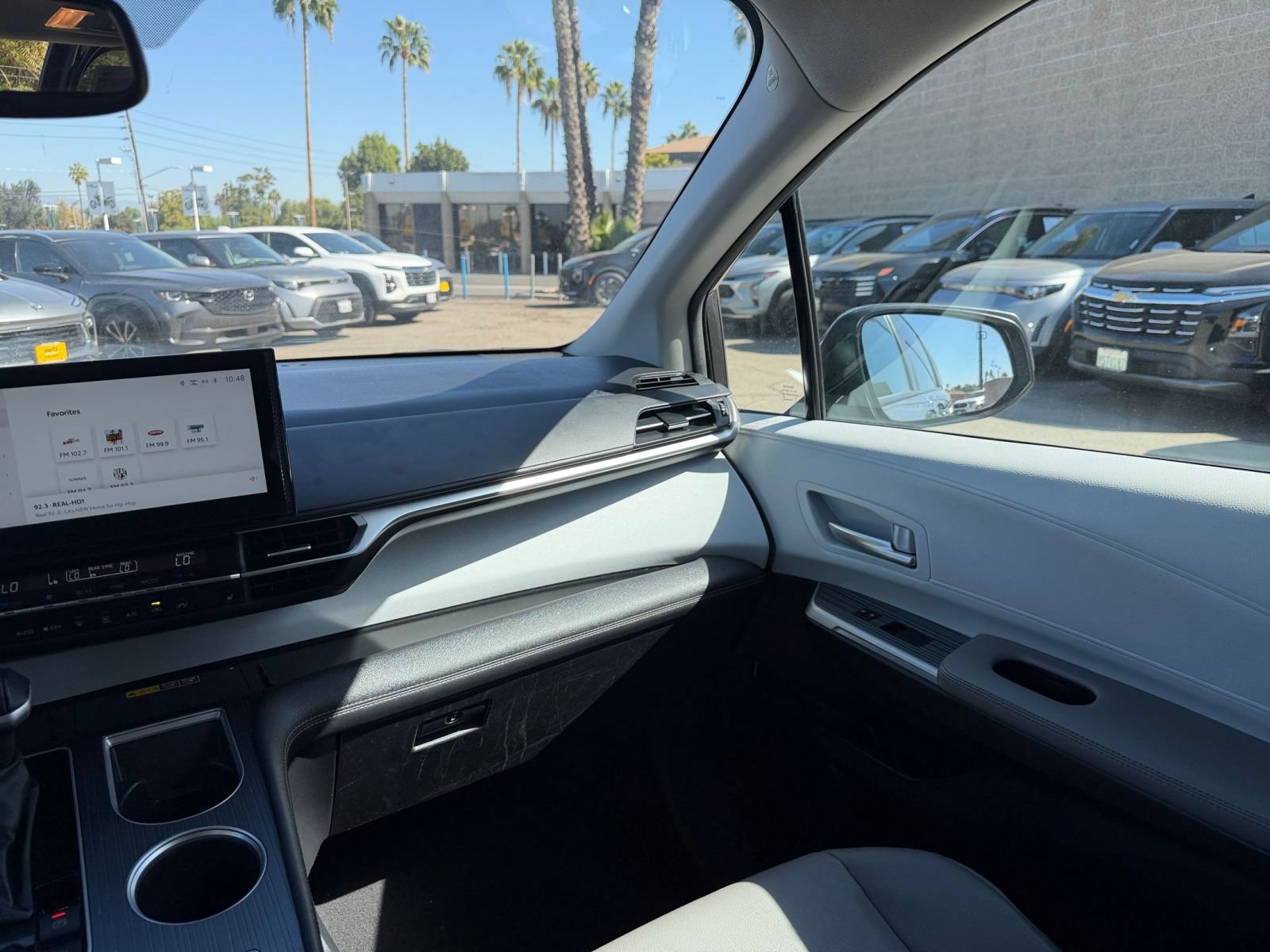 Used 2025 Toyota Sienna XLE FWD image 37