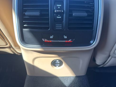 Used 2023 Porsche Macan Turbo image 14