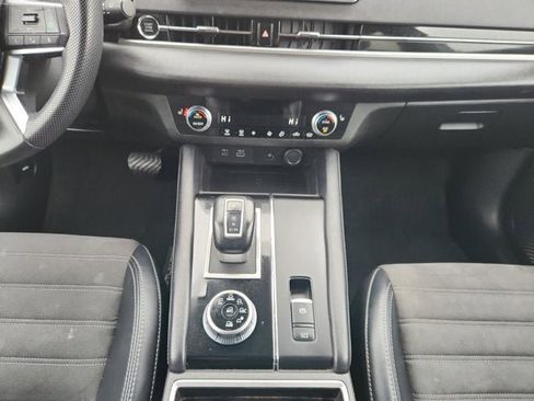 Used 2024 Mitsubishi Outlander Ralliart image 11