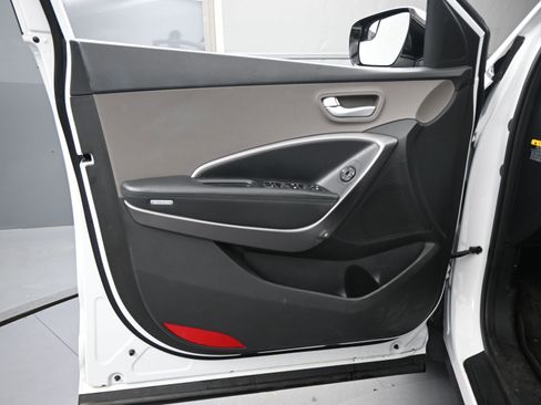 Used 2017 Hyundai Santa Fe Sport image 16