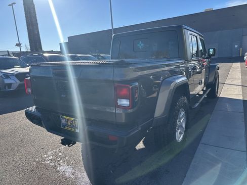 Used 2022 Jeep Gladiator Sport image 7