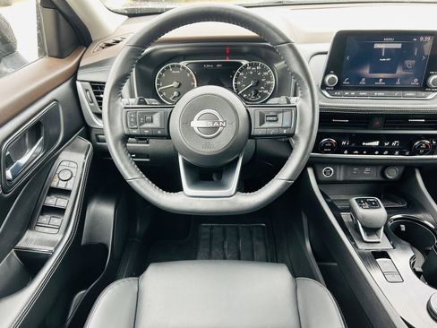 Used 2023 Nissan Rogue SV w/ SV Premium B Package AWD/4WD image 15