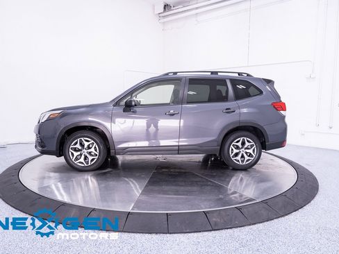 Used 2024 Subaru Forester Premium image 31
